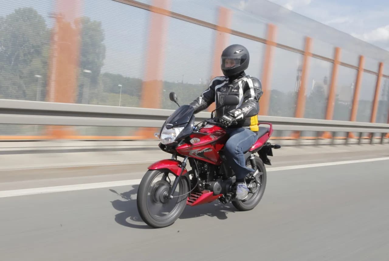 Czy po autostradzie można jechać motocyklem? Przepisy i bezpieczeństwo