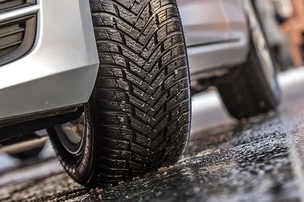 Jakie opony na przód do ciężarówki: wybierz najlepsze opcje dla bezpieczeństwa