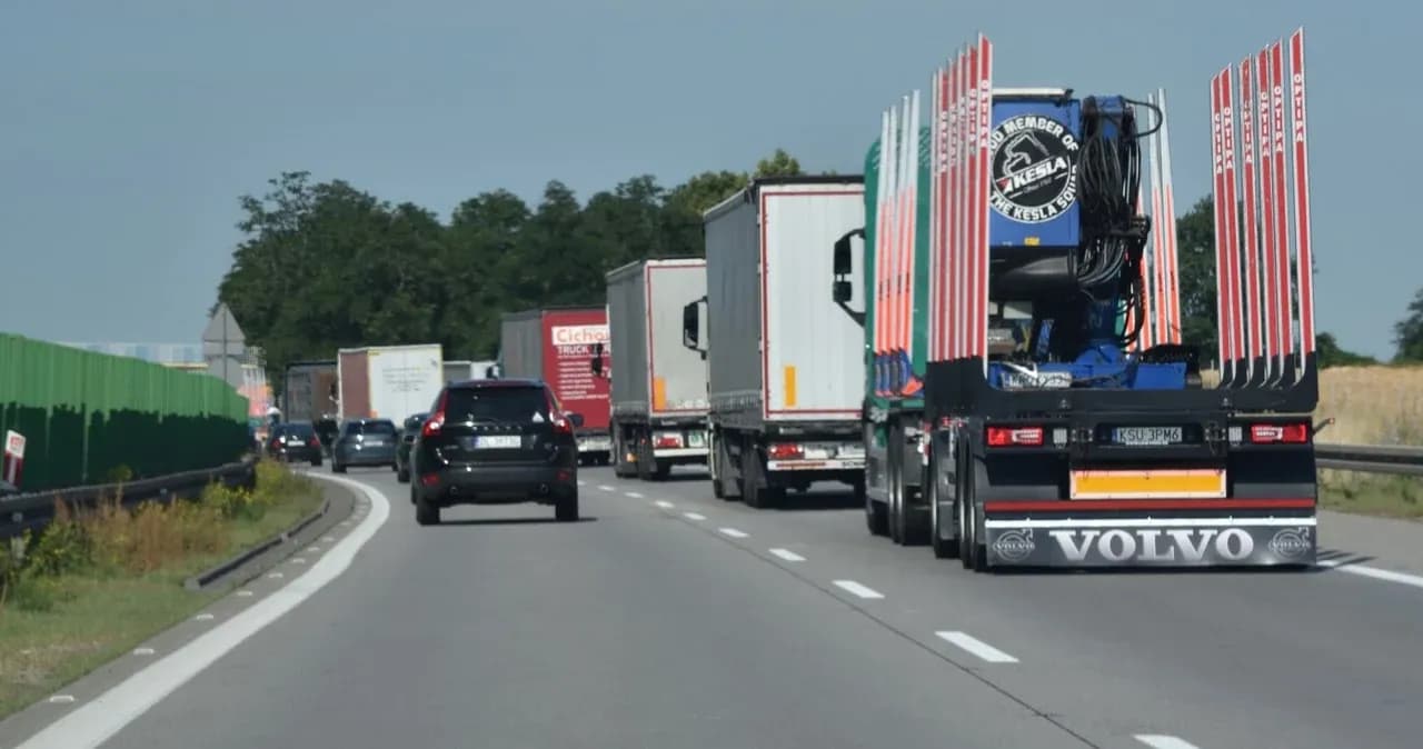 Kiedy zakazy dla ciężarówek? Sprawdź daty i uniknij problemów na drodze